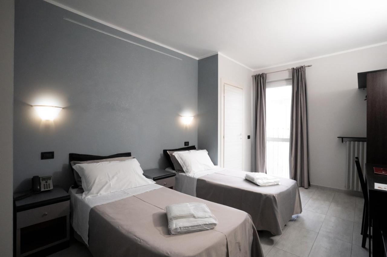 J Hotel Orbassano Esterno foto