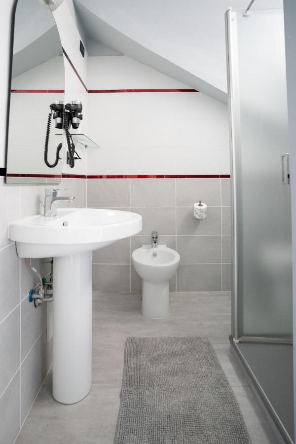 J Hotel Orbassano Esterno foto